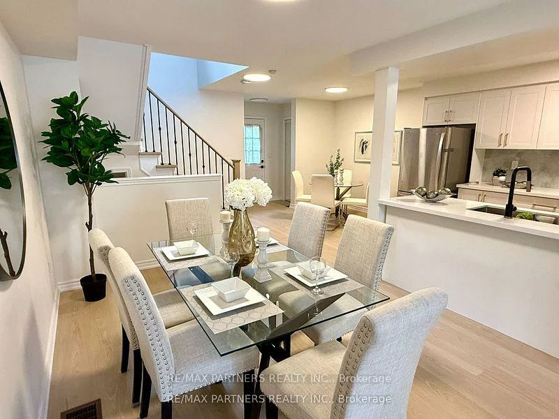 516, Bur Oak, Berczy, Markham