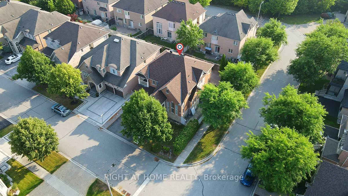 101, Heathfield, Victoria Manor-Jennings Gate, Markham