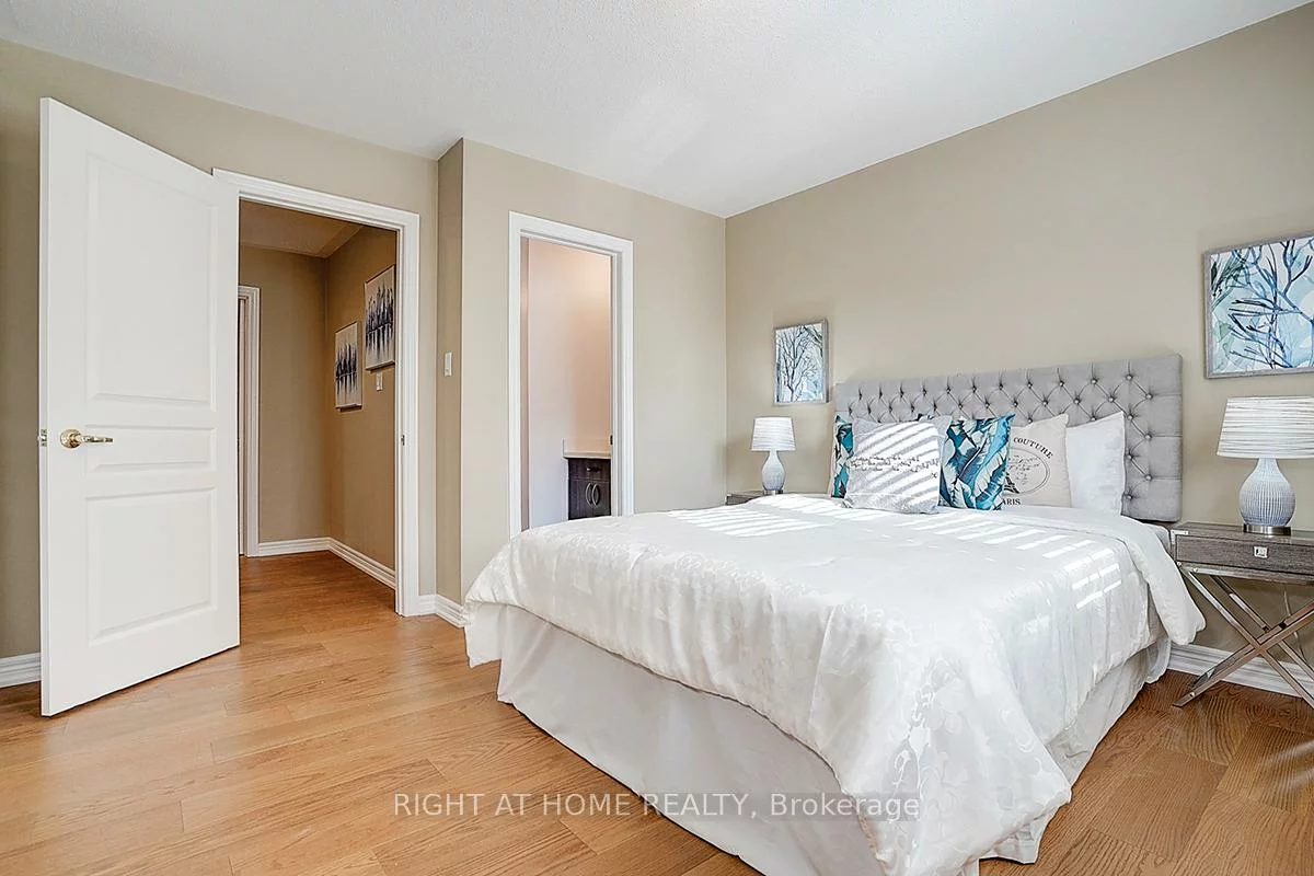 101, Heathfield, Victoria Manor-Jennings Gate, Markham