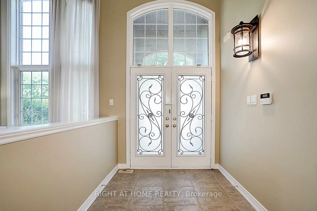 101, Heathfield, Victoria Manor-Jennings Gate, Markham