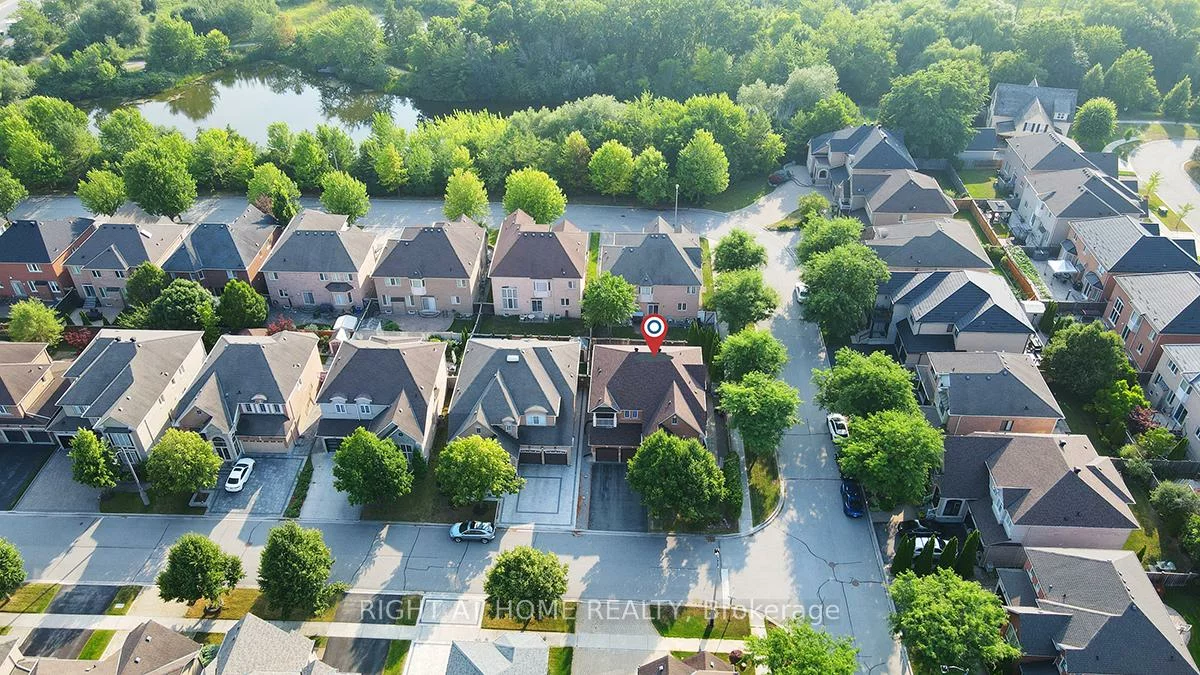 101, Heathfield, Victoria Manor-Jennings Gate, Markham