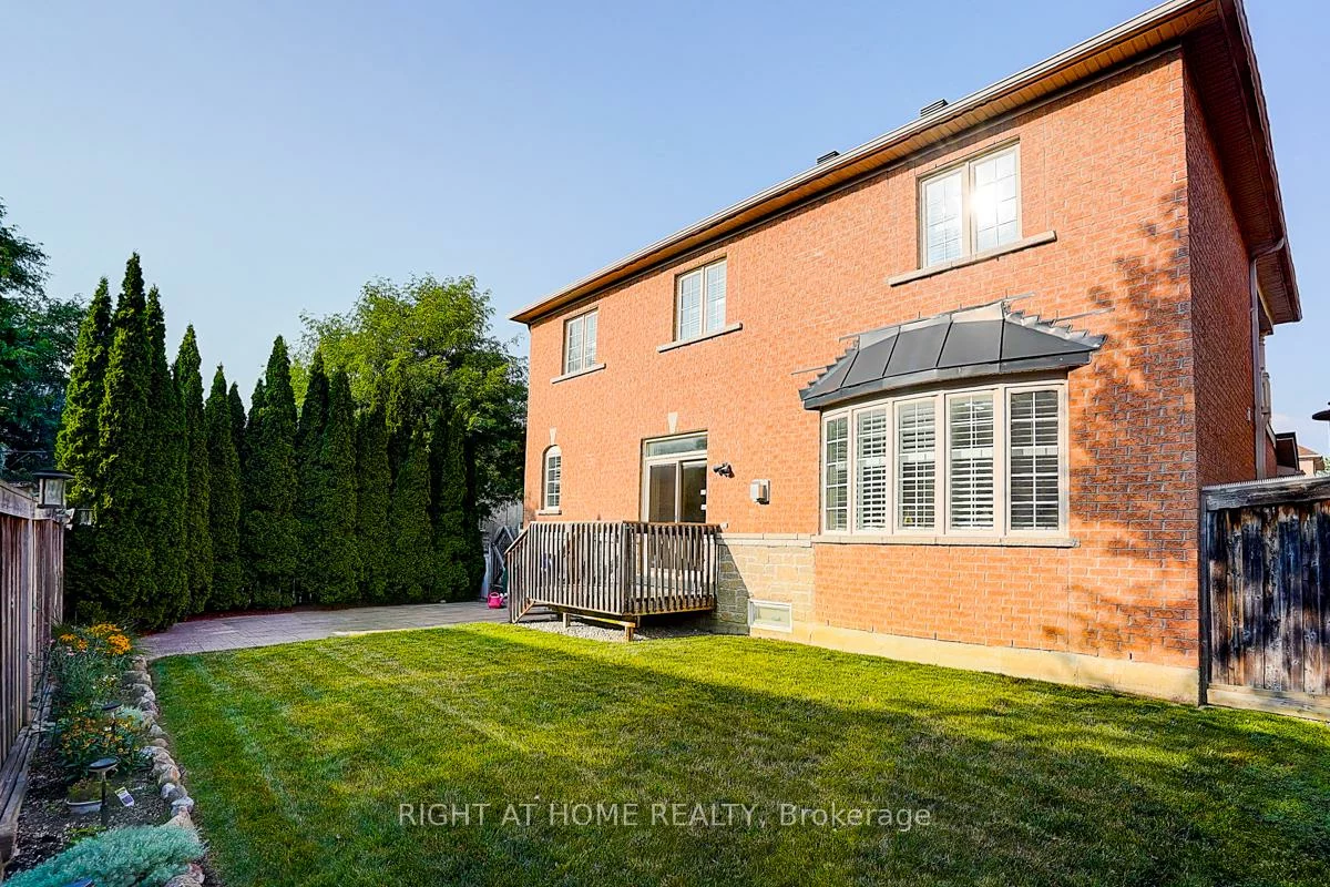 101, Heathfield, Victoria Manor-Jennings Gate, Markham