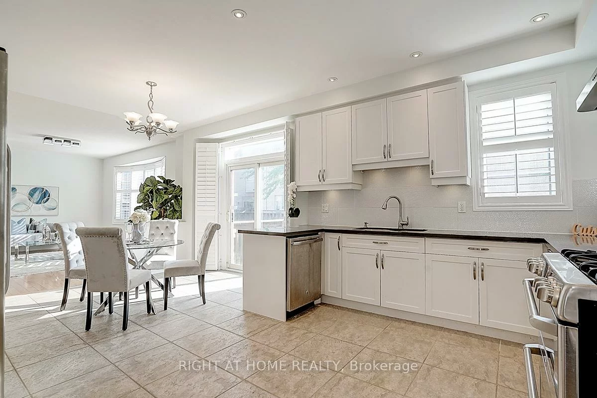 101, Heathfield, Victoria Manor-Jennings Gate, Markham