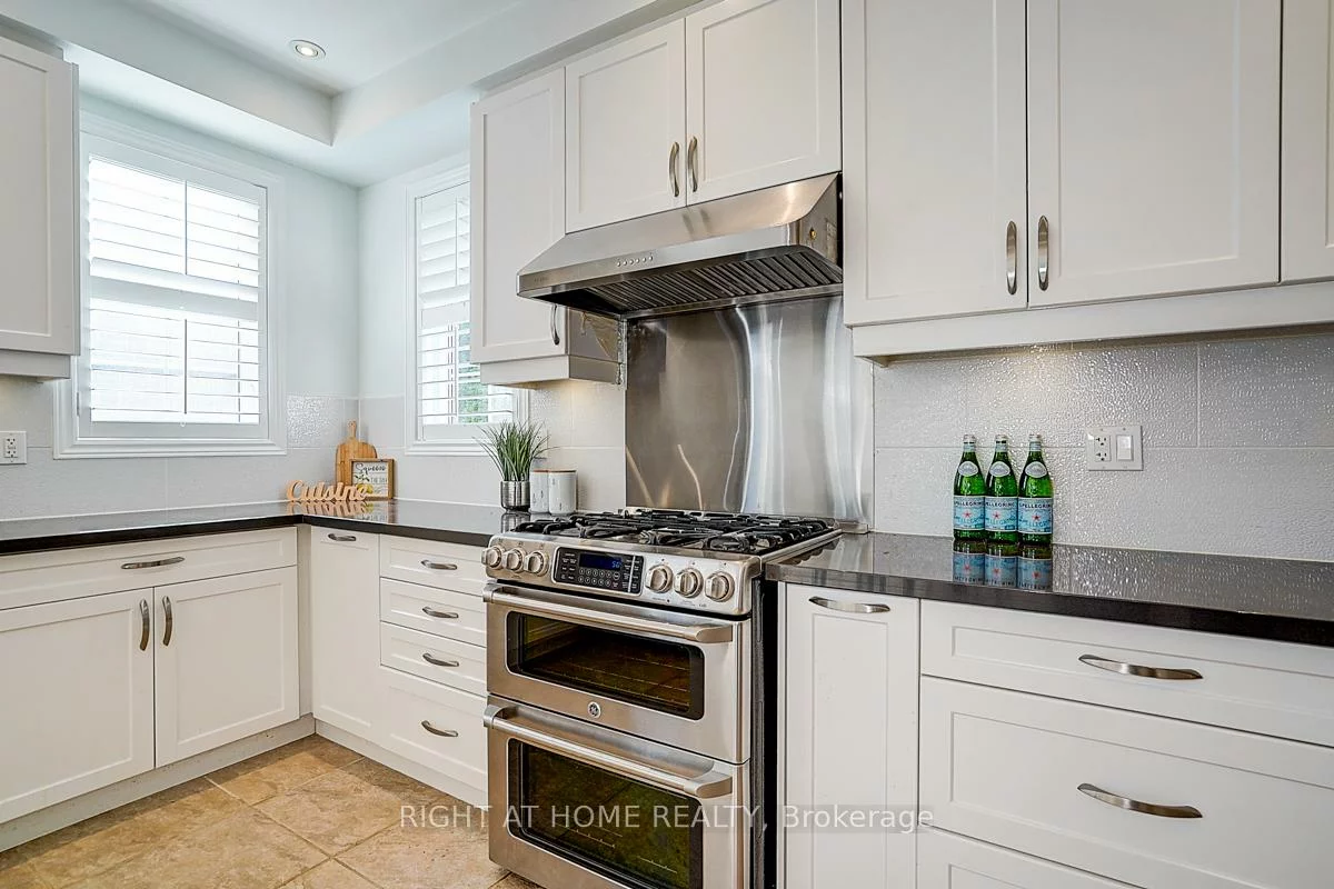 101, Heathfield, Victoria Manor-Jennings Gate, Markham