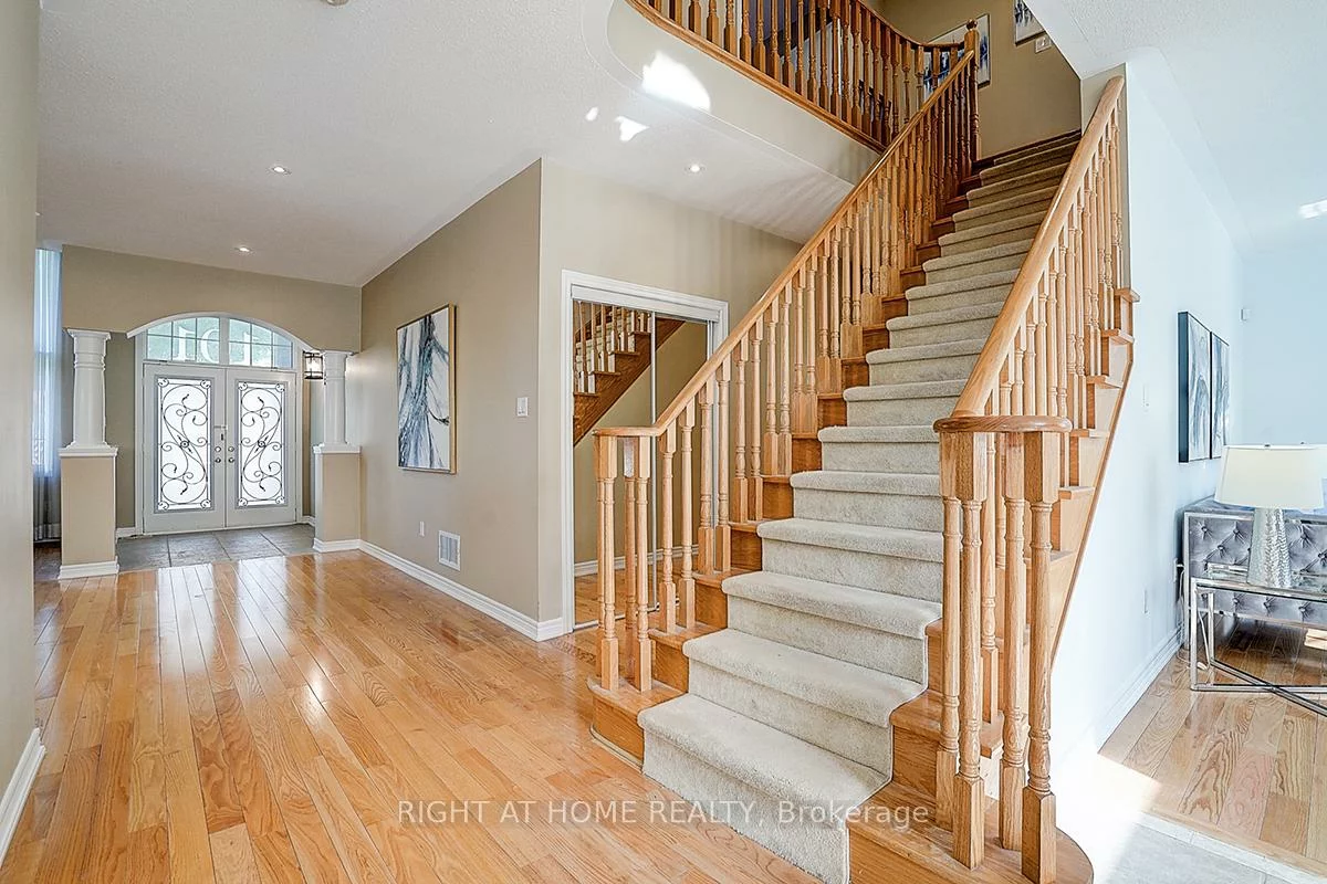 101, Heathfield, Victoria Manor-Jennings Gate, Markham