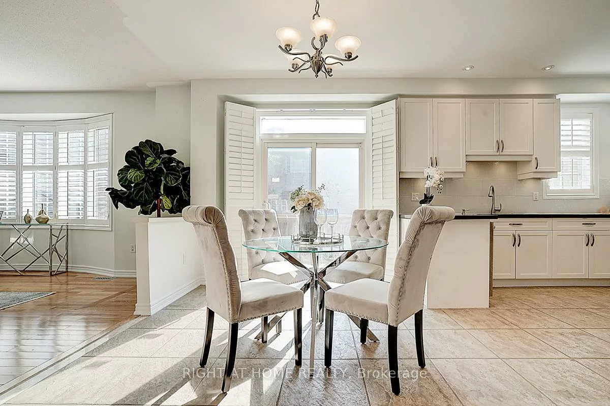 101, Heathfield, Victoria Manor-Jennings Gate, Markham