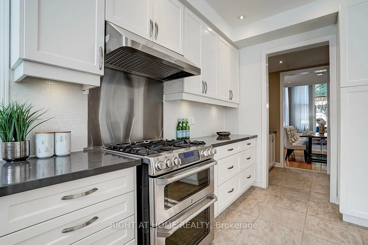 101, Heathfield, Victoria Manor-Jennings Gate, Markham