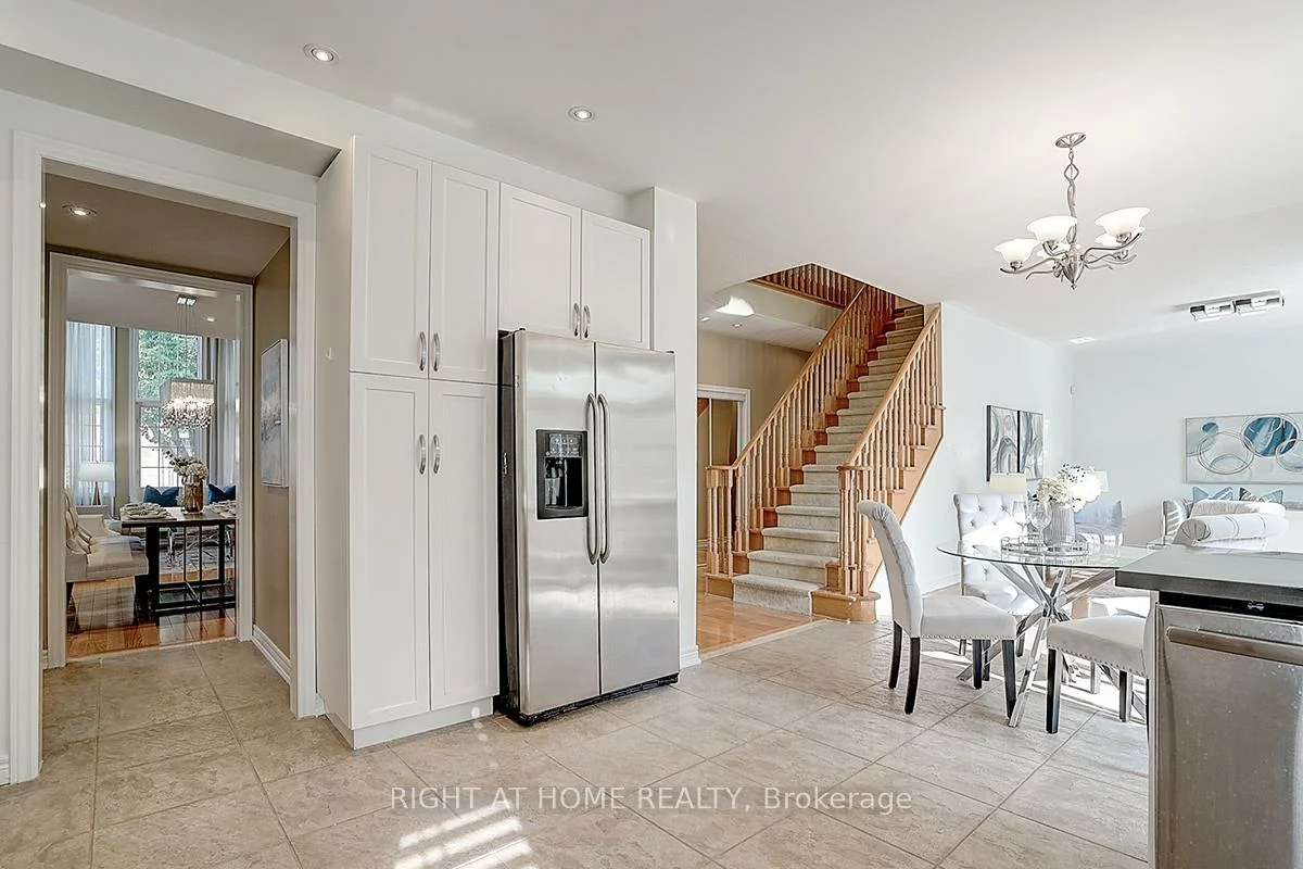 101, Heathfield, Victoria Manor-Jennings Gate, Markham