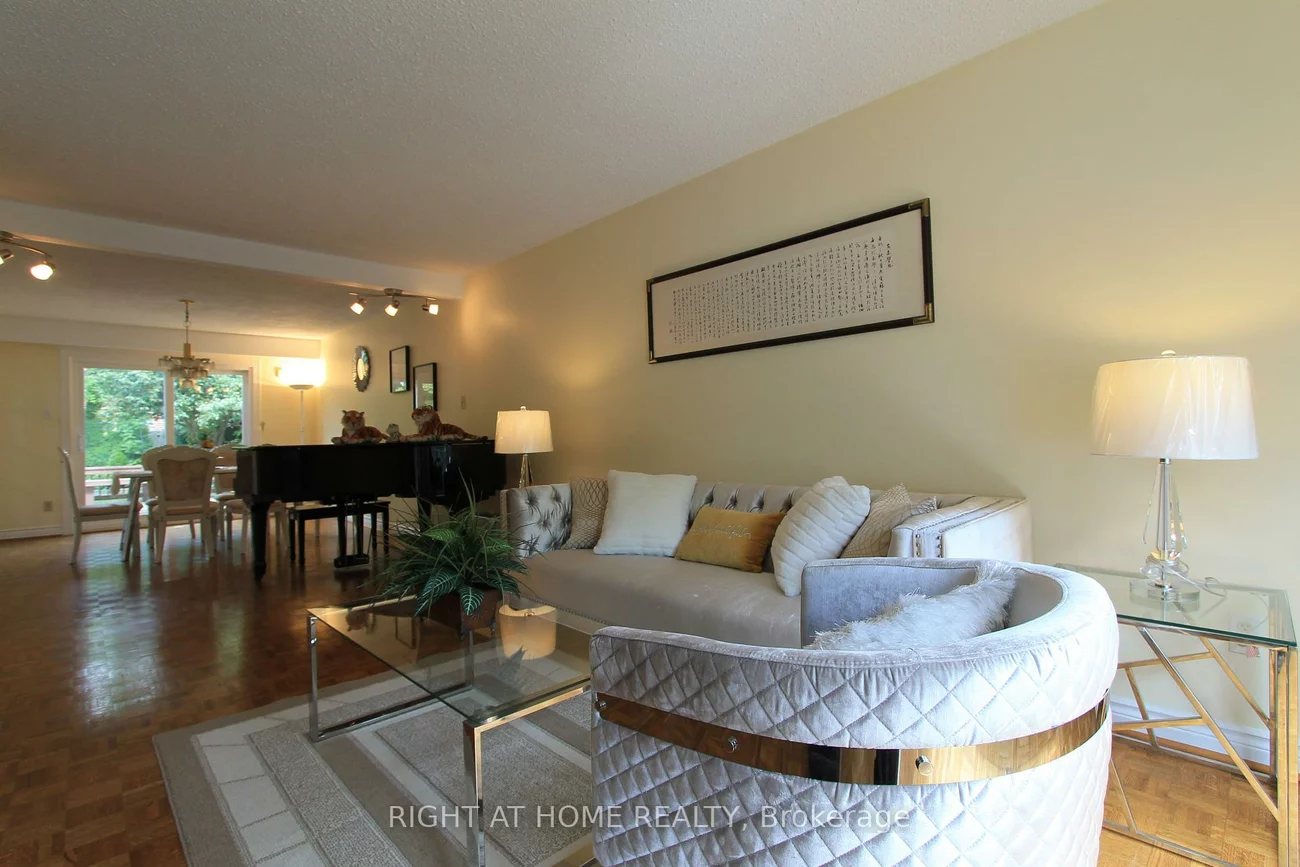 26, Leighland, Unionville, Markham