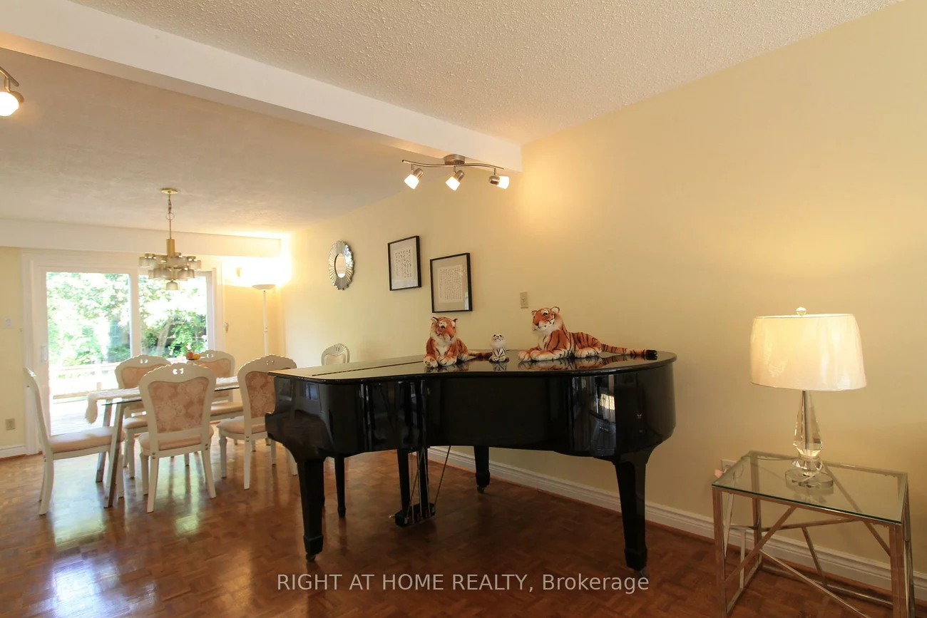 26, Leighland, Unionville, Markham