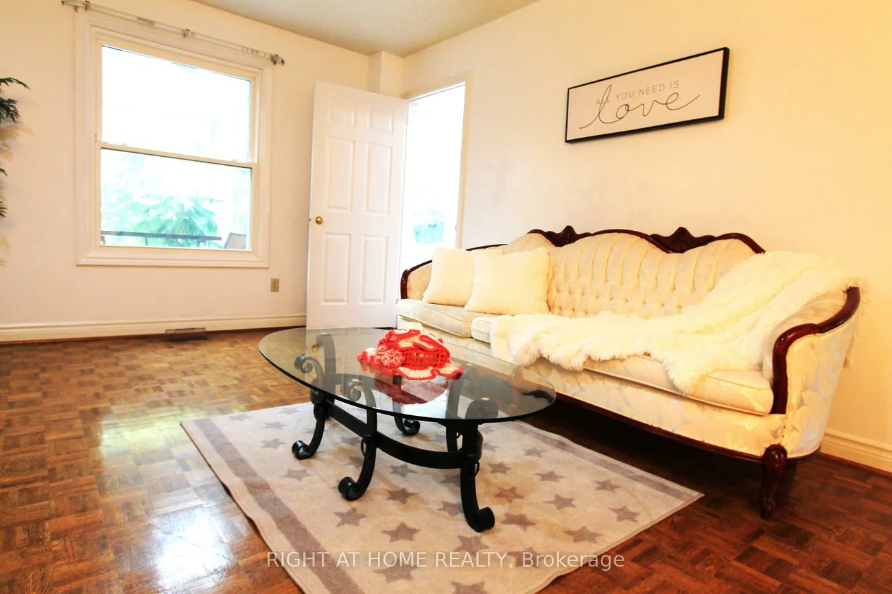 26, Leighland, Unionville, Markham