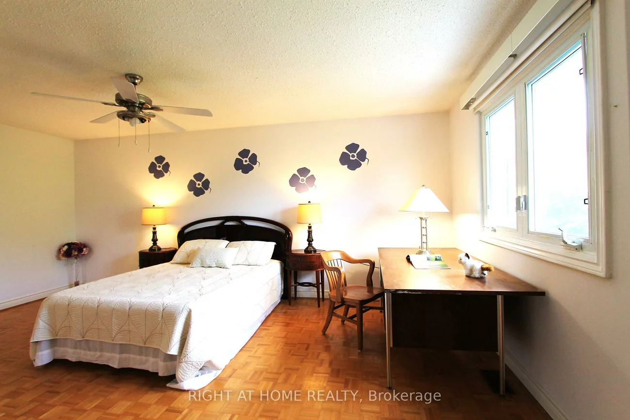 26, Leighland, Unionville, Markham