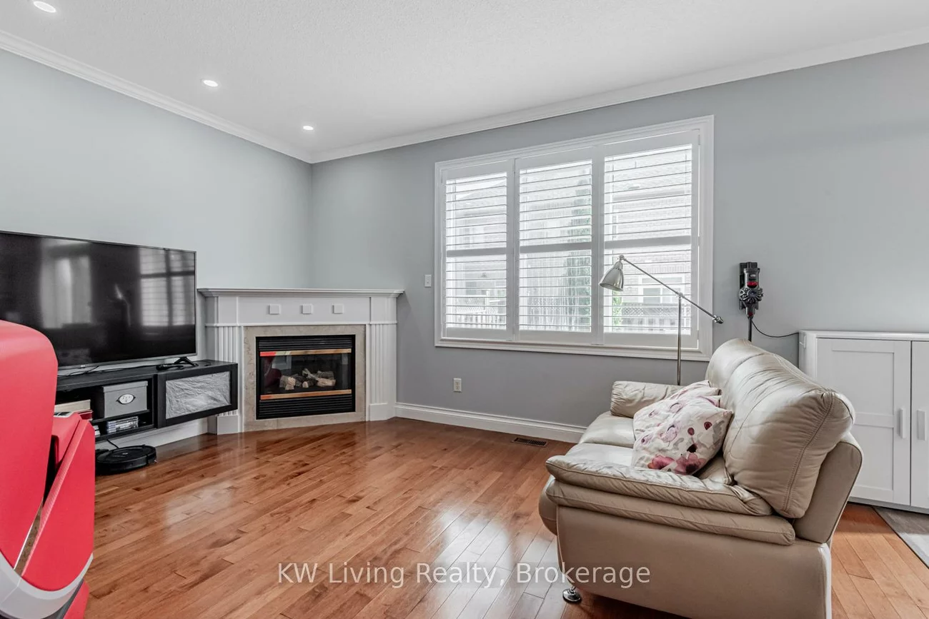 29, Lakespring, Cachet, Markham