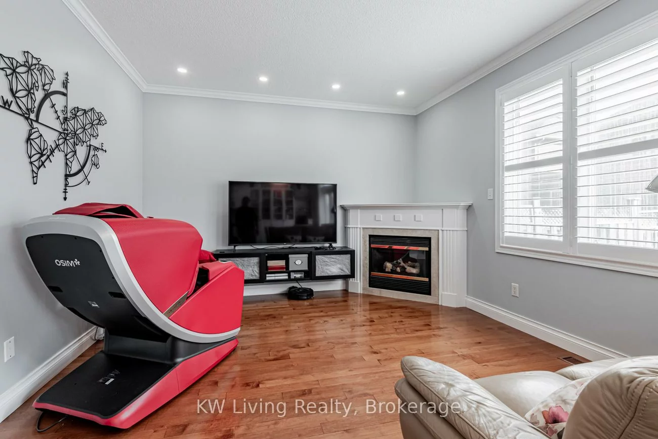 29, Lakespring, Cachet, Markham