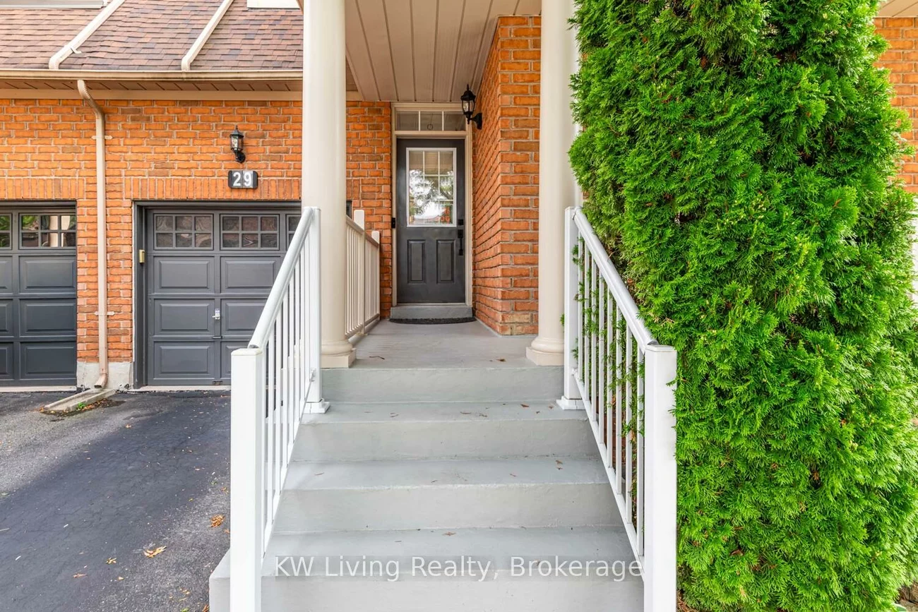 29, Lakespring, Cachet, Markham