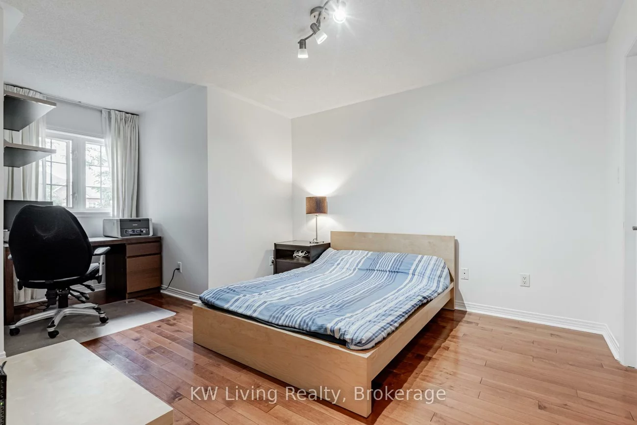 29, Lakespring, Cachet, Markham