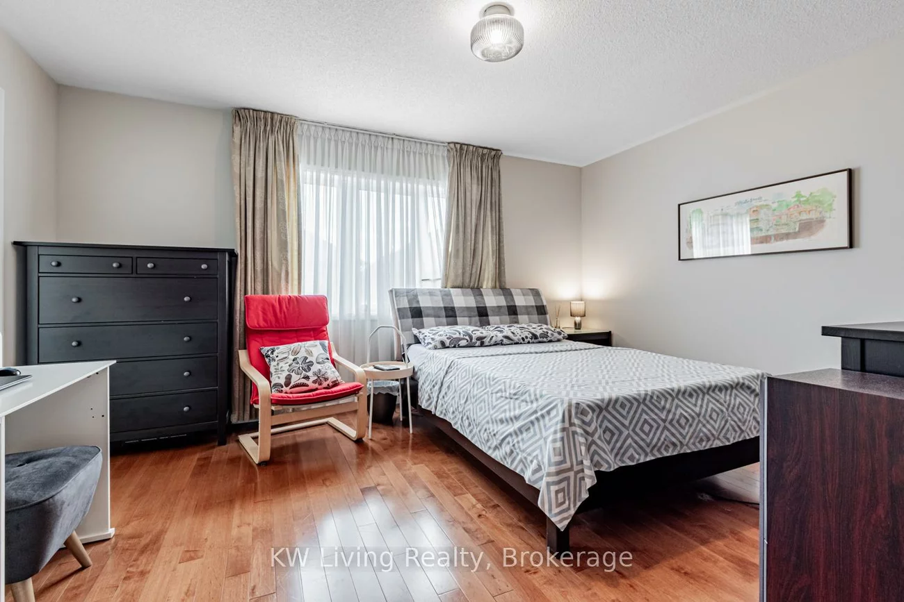 29, Lakespring, Cachet, Markham