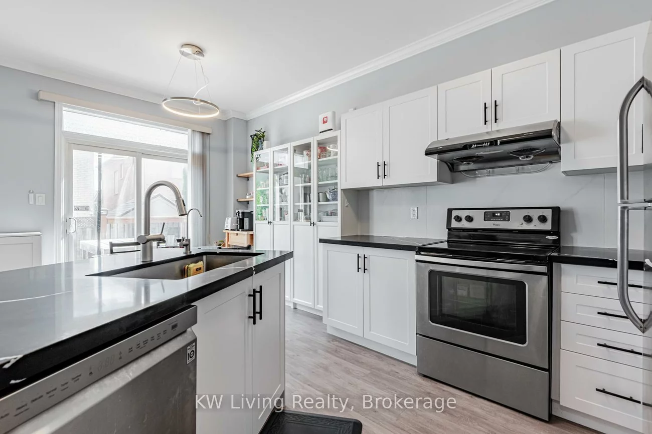 29, Lakespring, Cachet, Markham