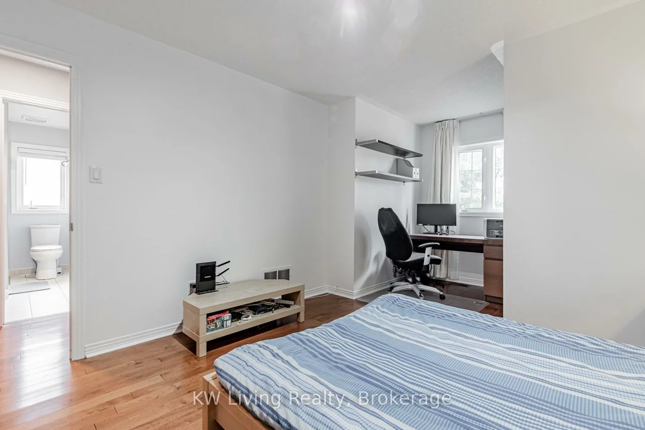 29, Lakespring, Cachet, Markham