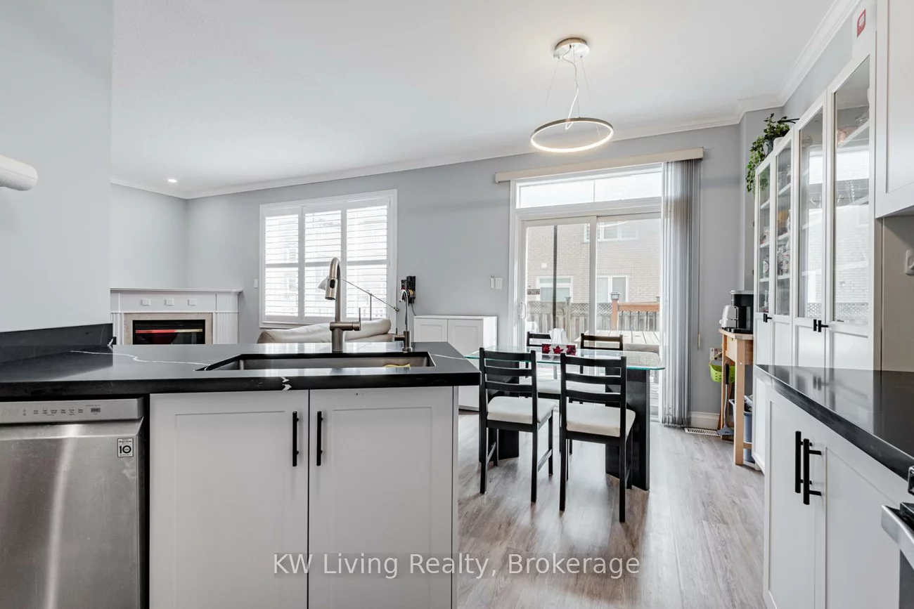 29, Lakespring, Cachet, Markham