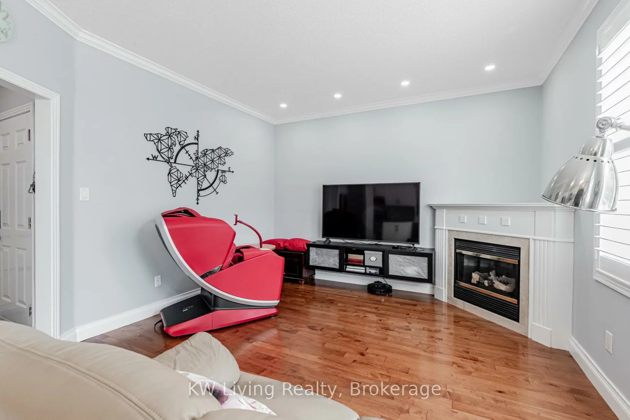 29, Lakespring, Cachet, Markham