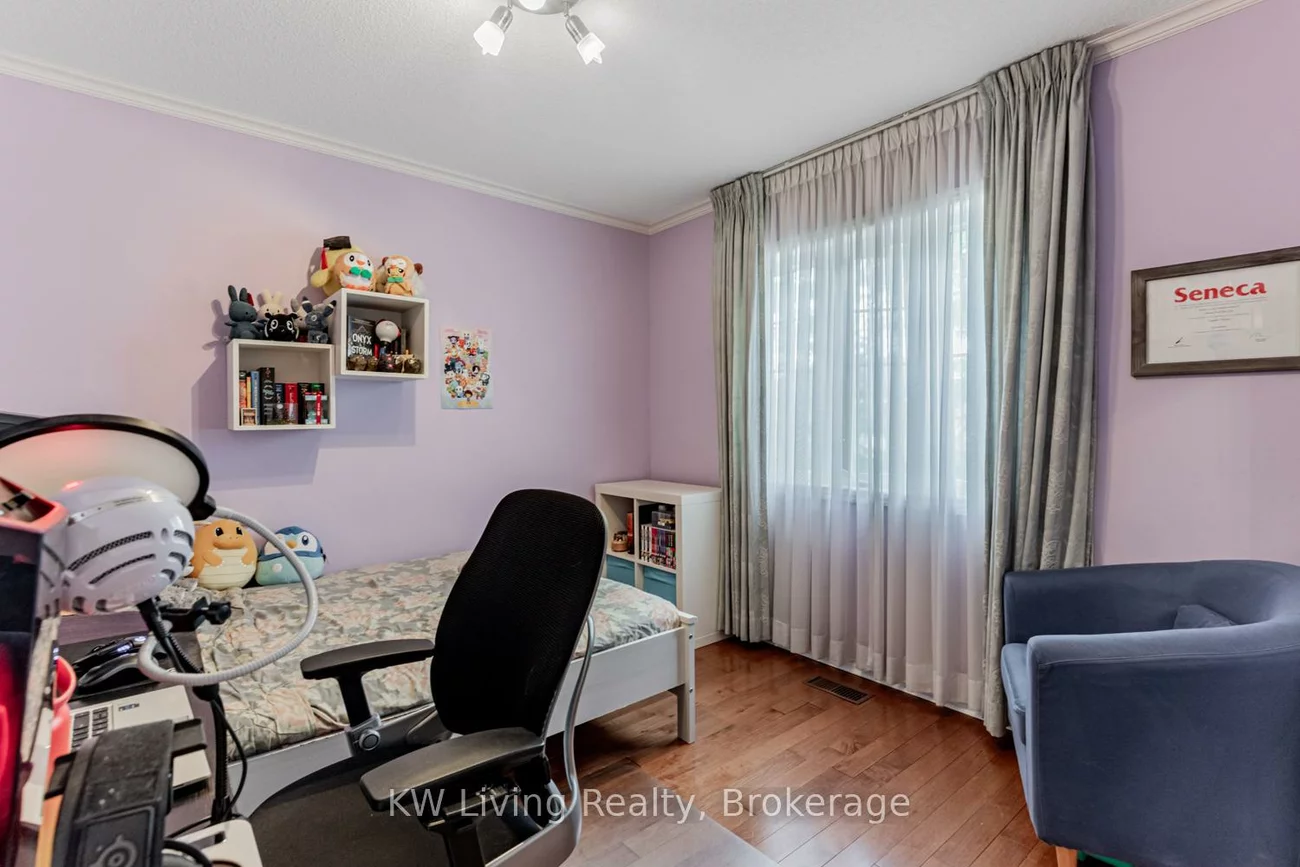 29, Lakespring, Cachet, Markham