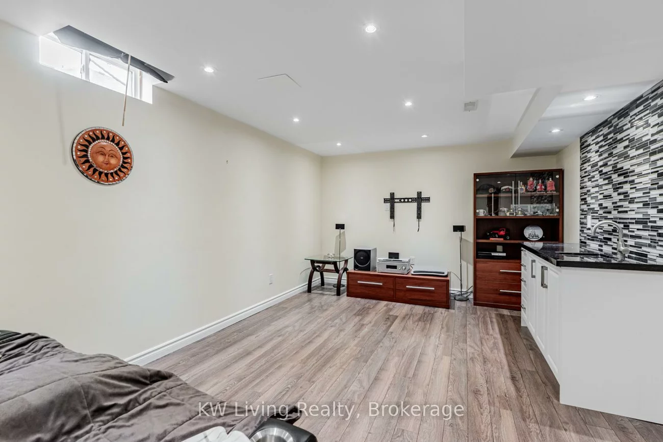 29, Lakespring, Cachet, Markham