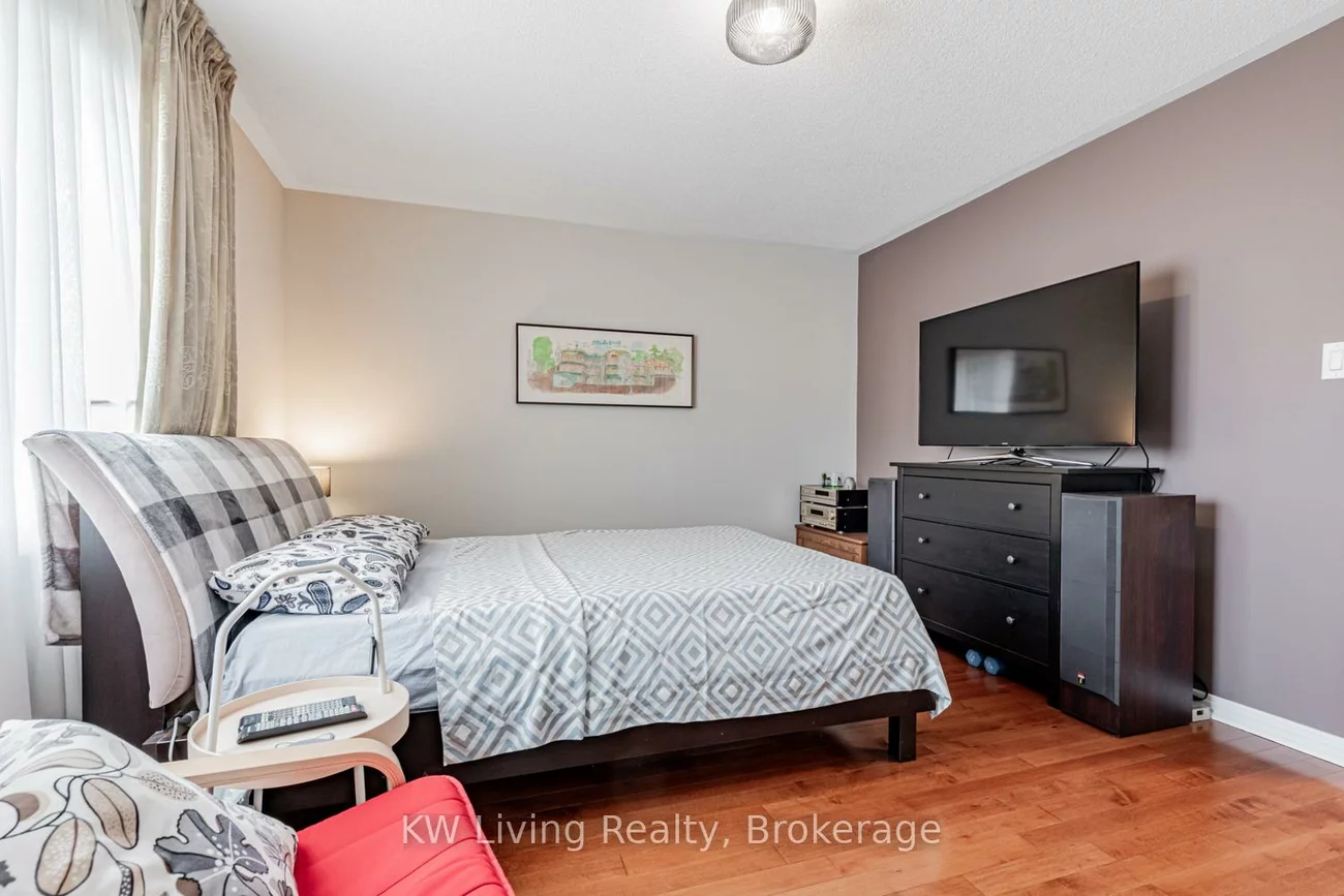 29, Lakespring, Cachet, Markham