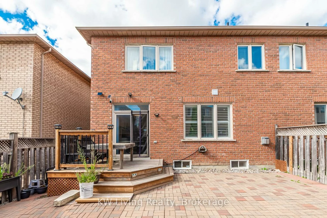 29, Lakespring, Cachet, Markham