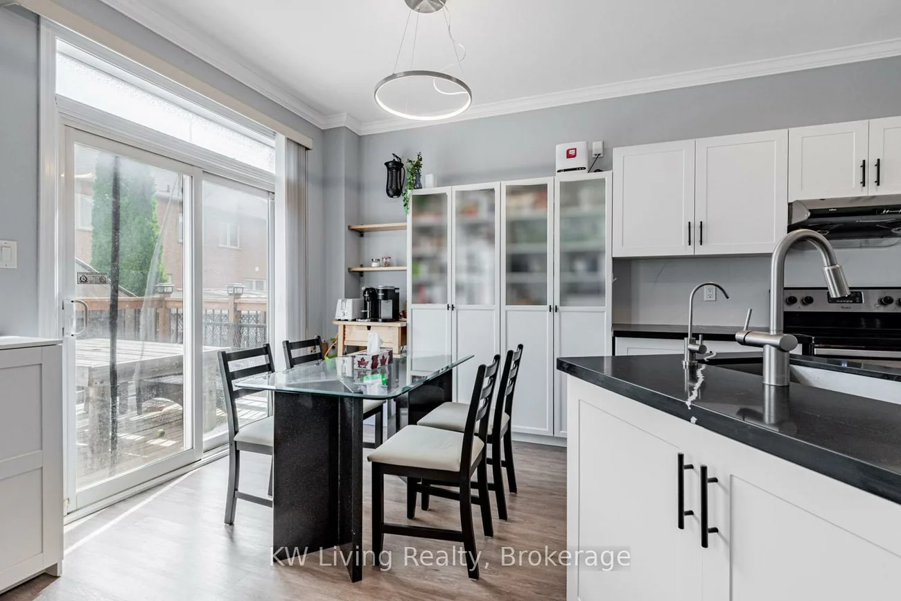 29, Lakespring, Cachet, Markham