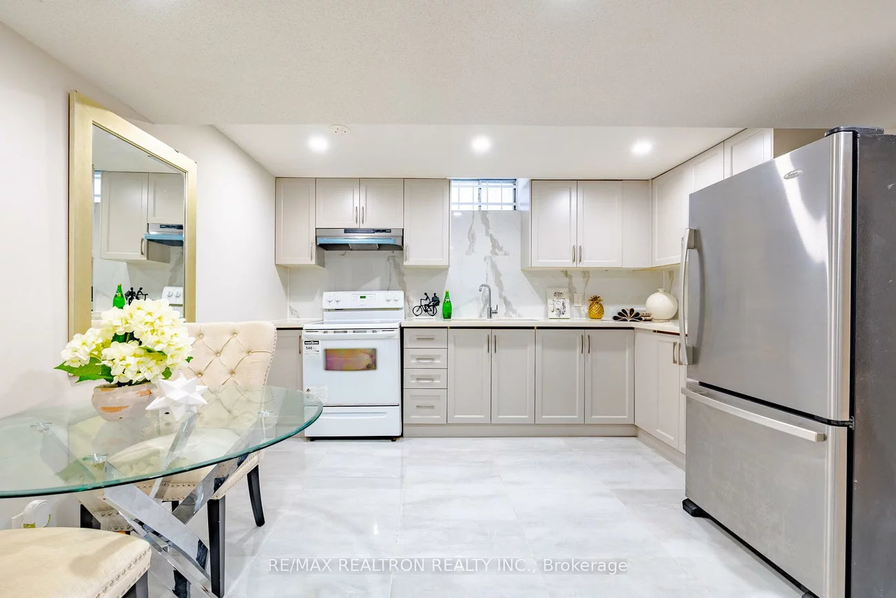 28, Marydale, Middlefield, Markham