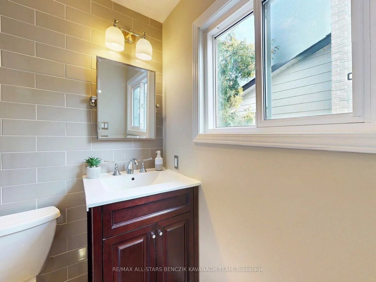 93, Sir Lancelot, Markham Village, Markham