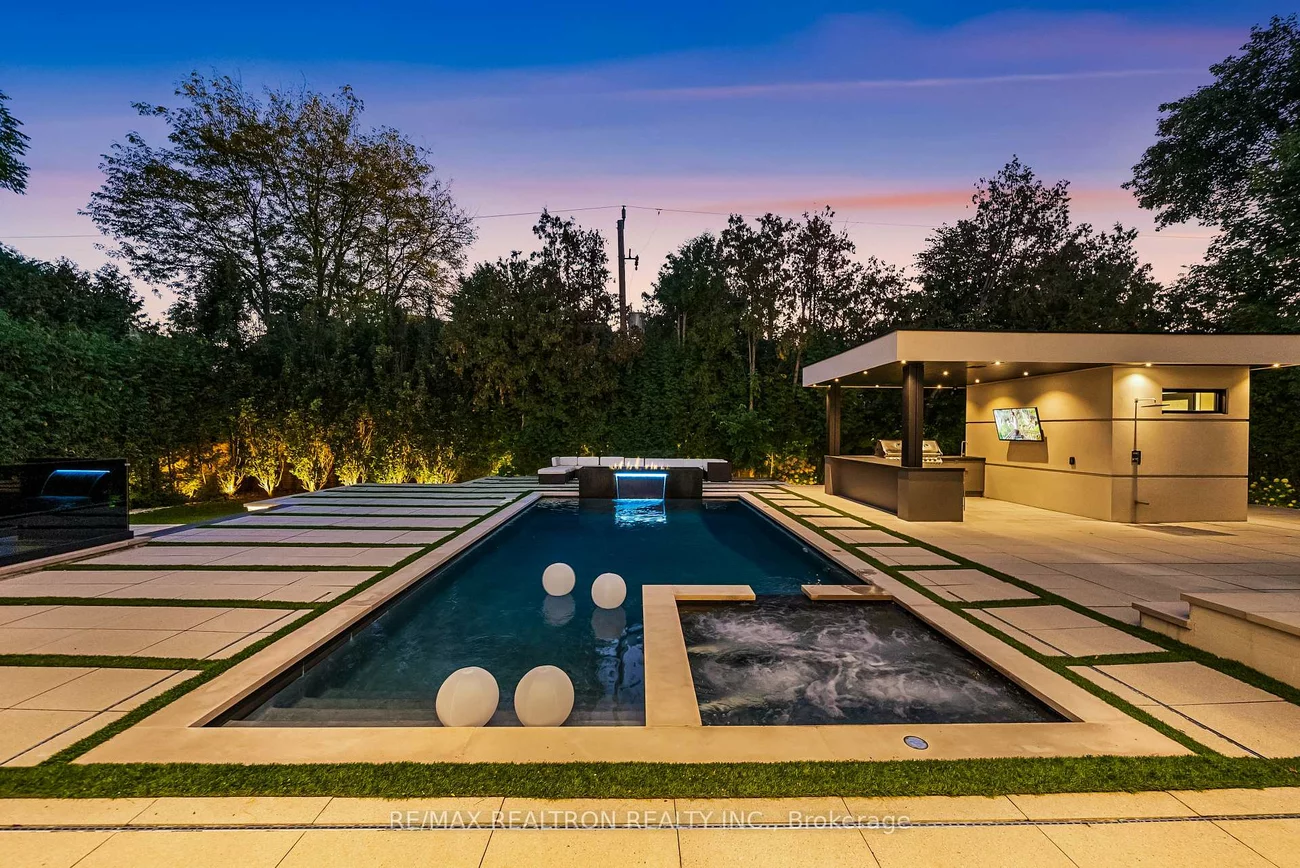 32, Laureleaf, Bayview Glen, Markham