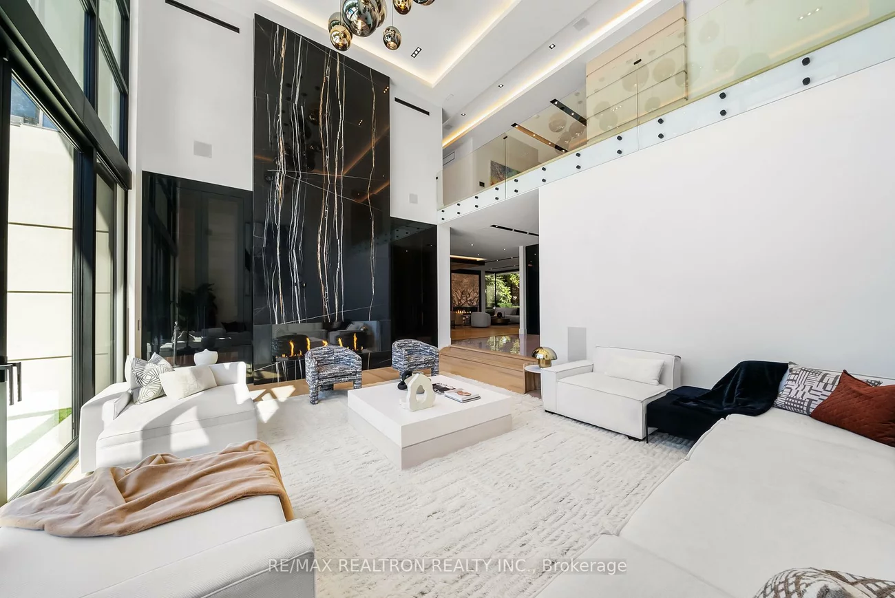 32, Laureleaf, Bayview Glen, Markham
