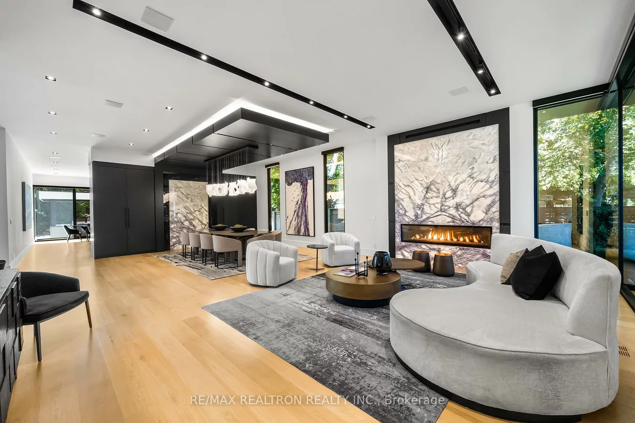 32, Laureleaf, Bayview Glen, Markham