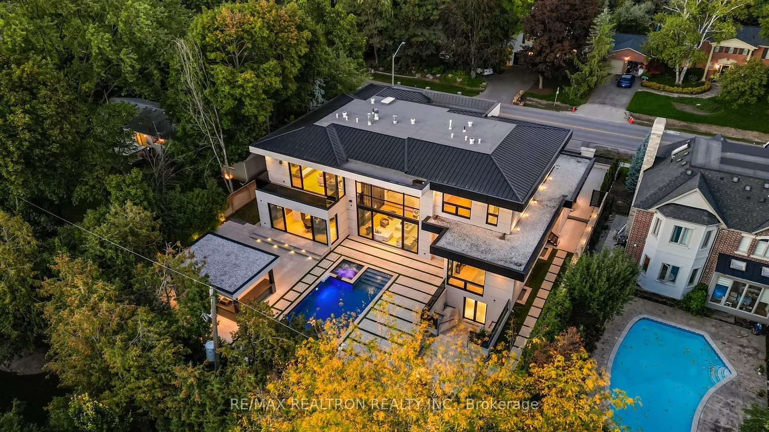 32, Laureleaf, Bayview Glen, Markham