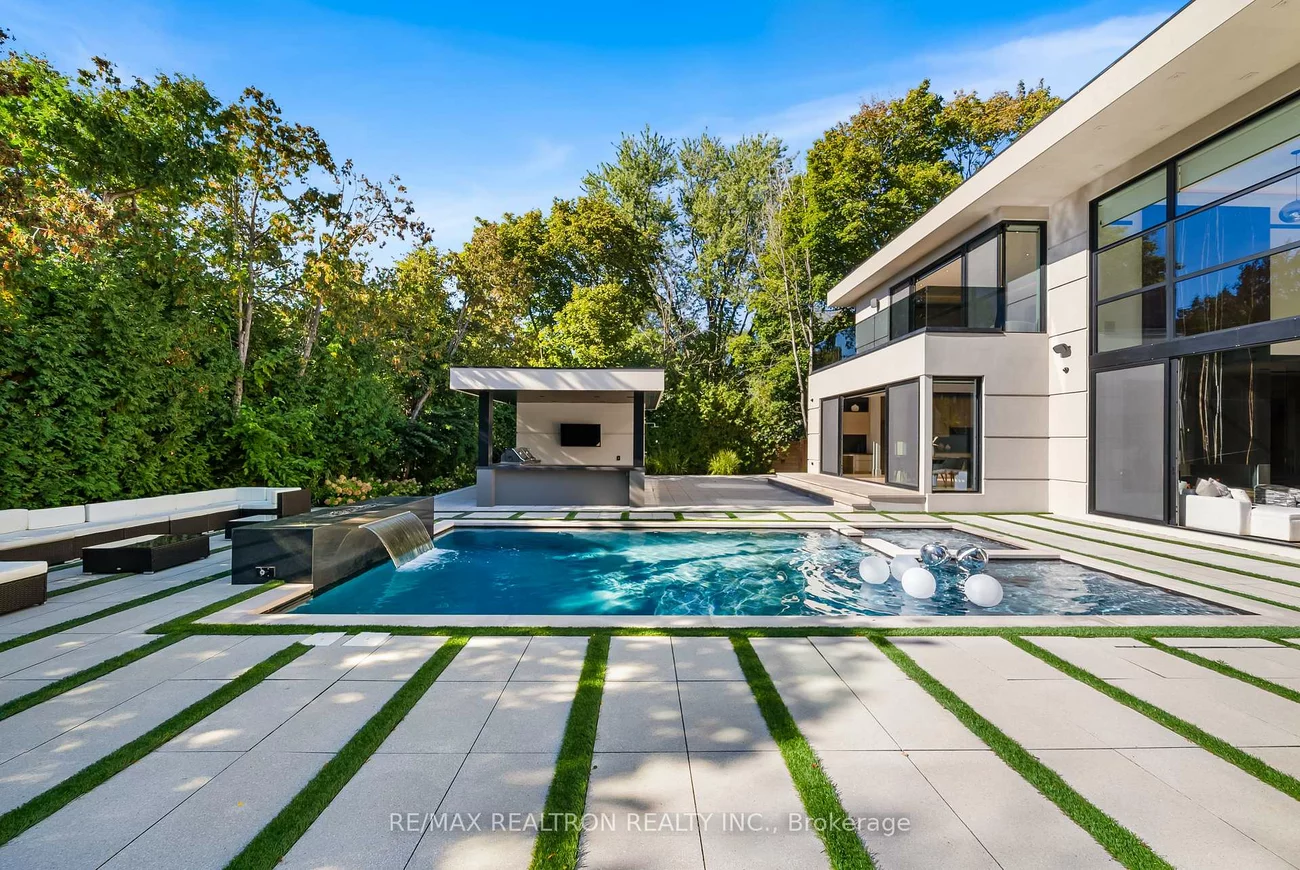 32, Laureleaf, Bayview Glen, Markham