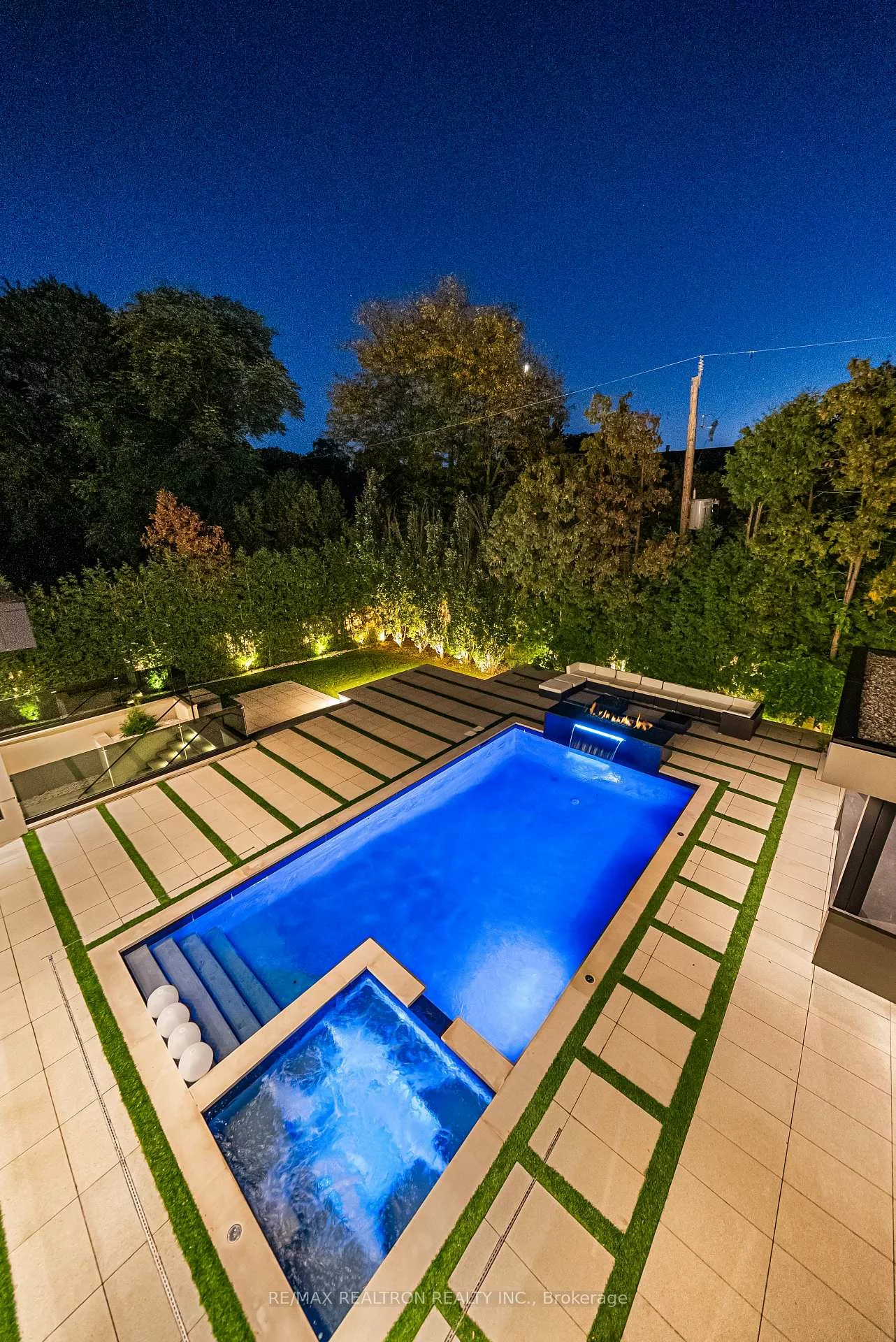 32, Laureleaf, Bayview Glen, Markham
