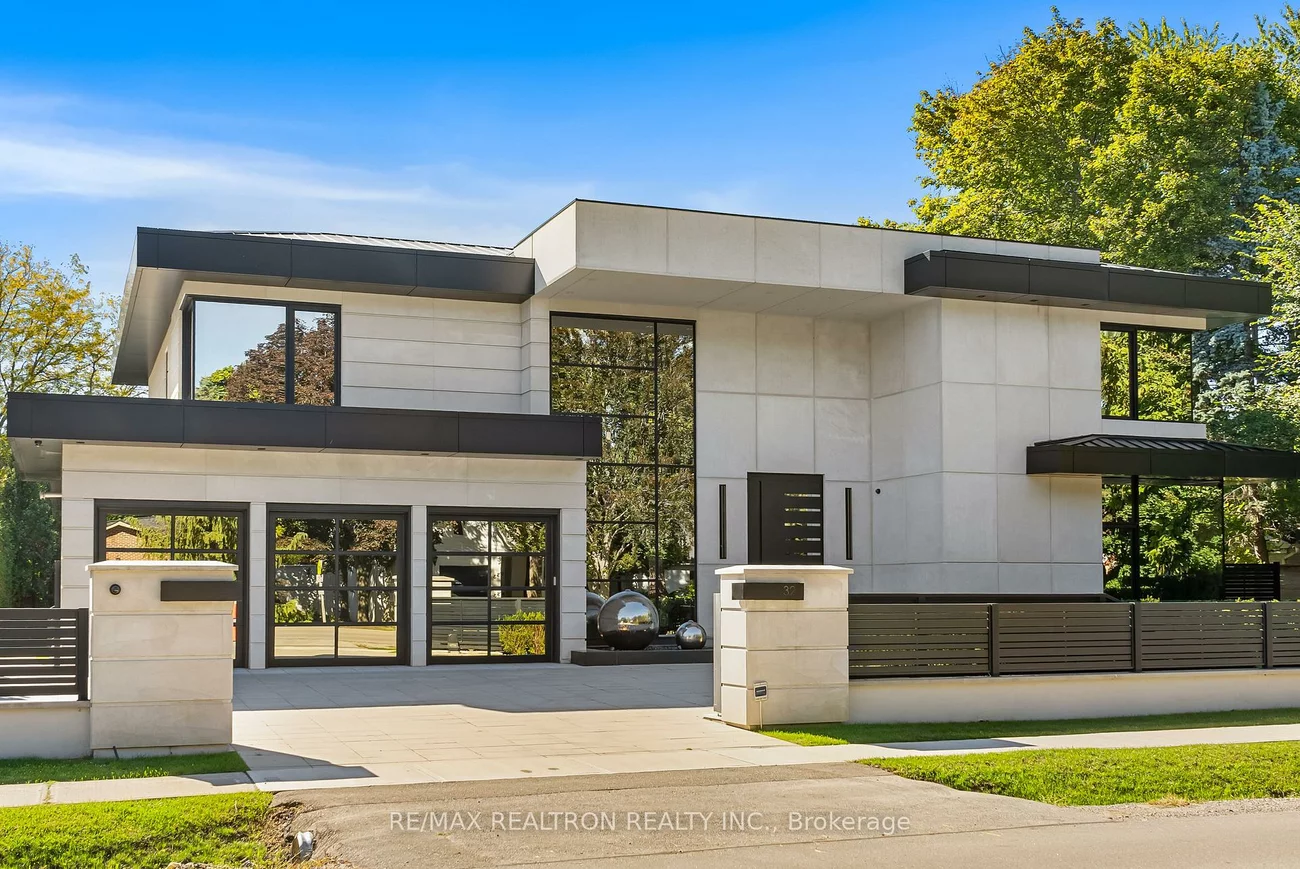 32, Laureleaf, Bayview Glen, Markham