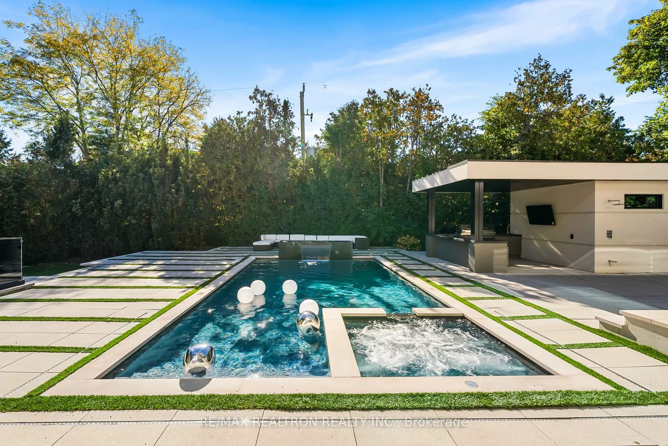 32, Laureleaf, Bayview Glen, Markham