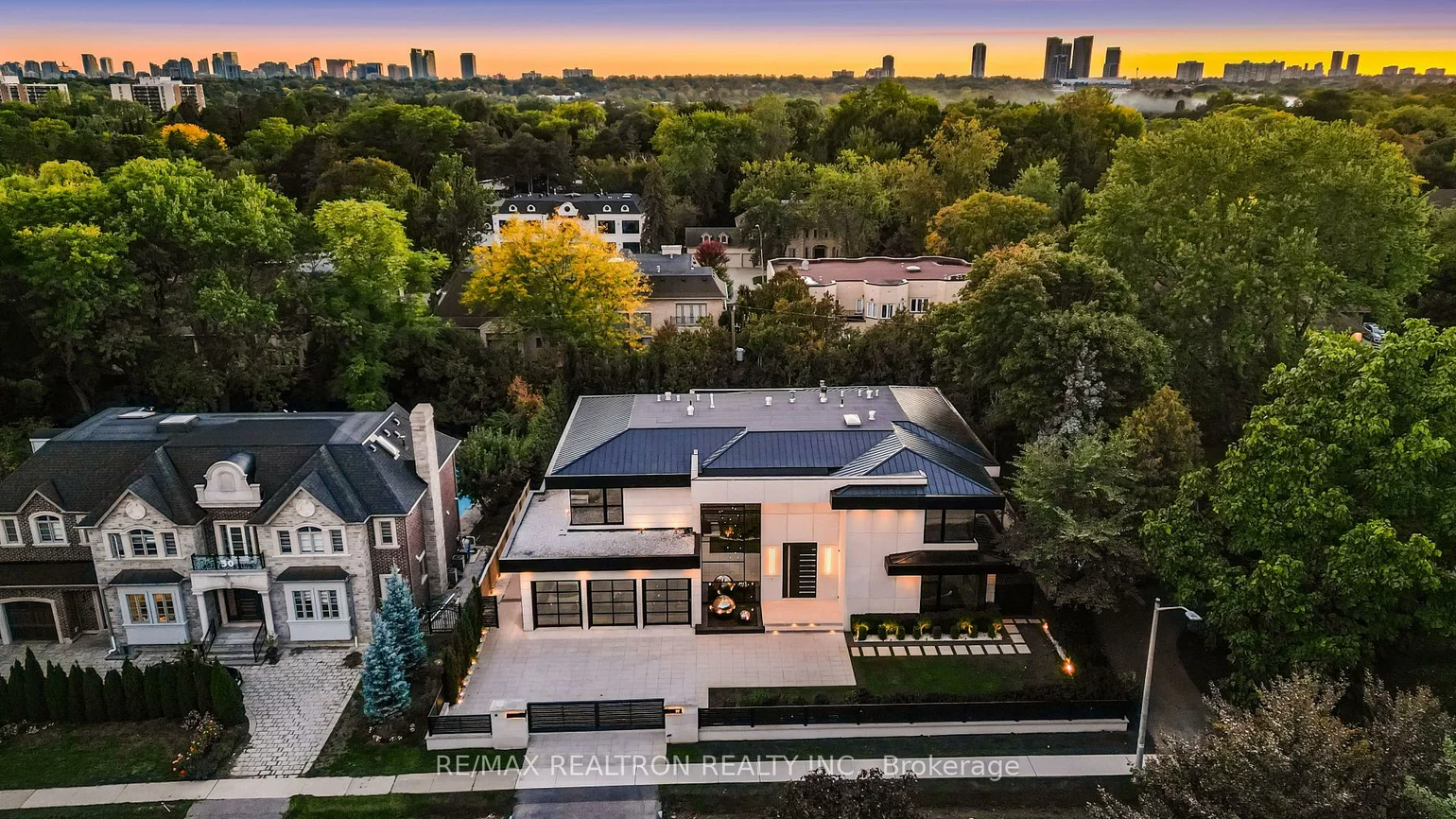 32, Laureleaf, Bayview Glen, Markham