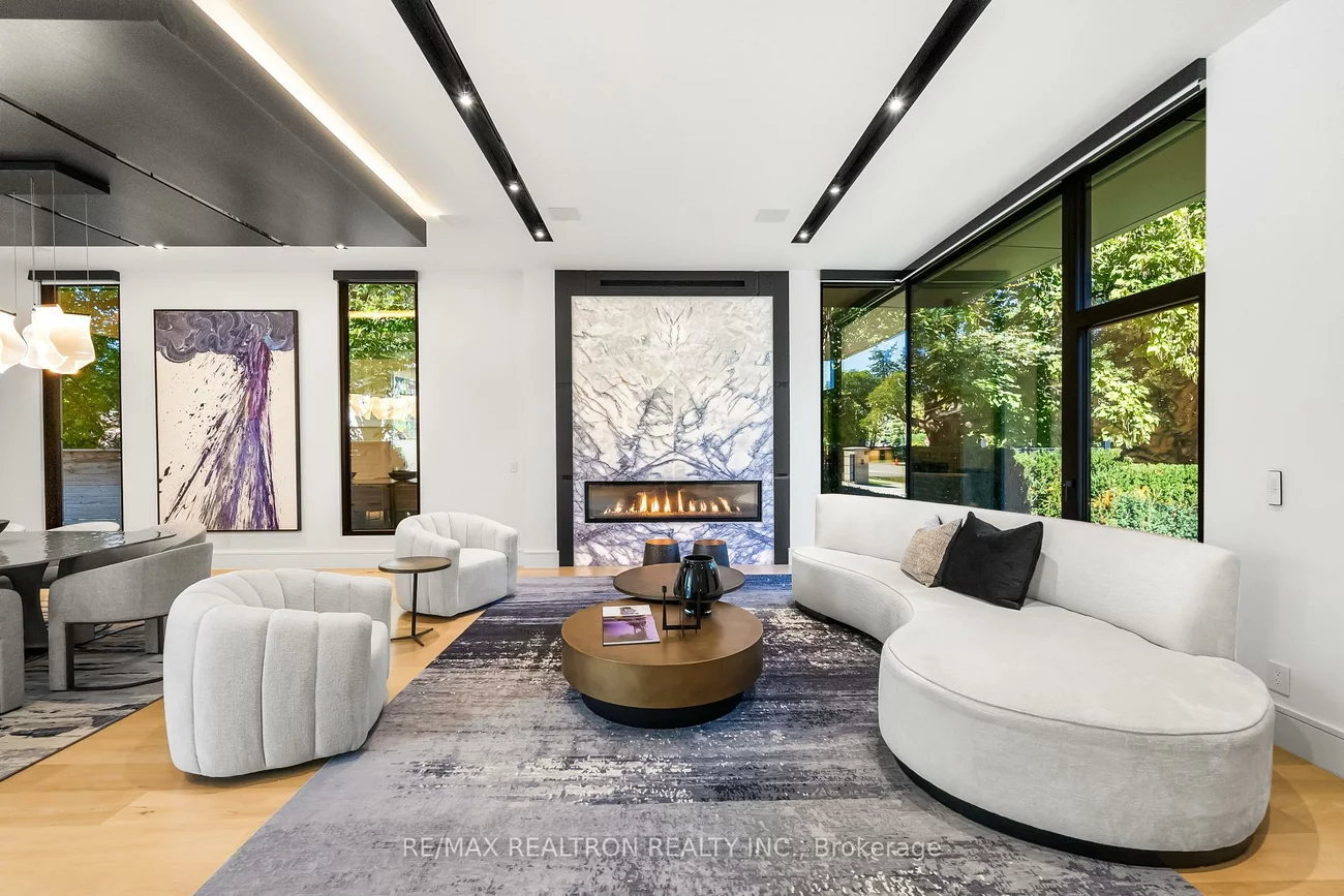 32, Laureleaf, Bayview Glen, Markham