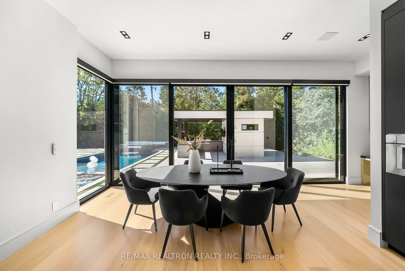 32, Laureleaf, Bayview Glen, Markham