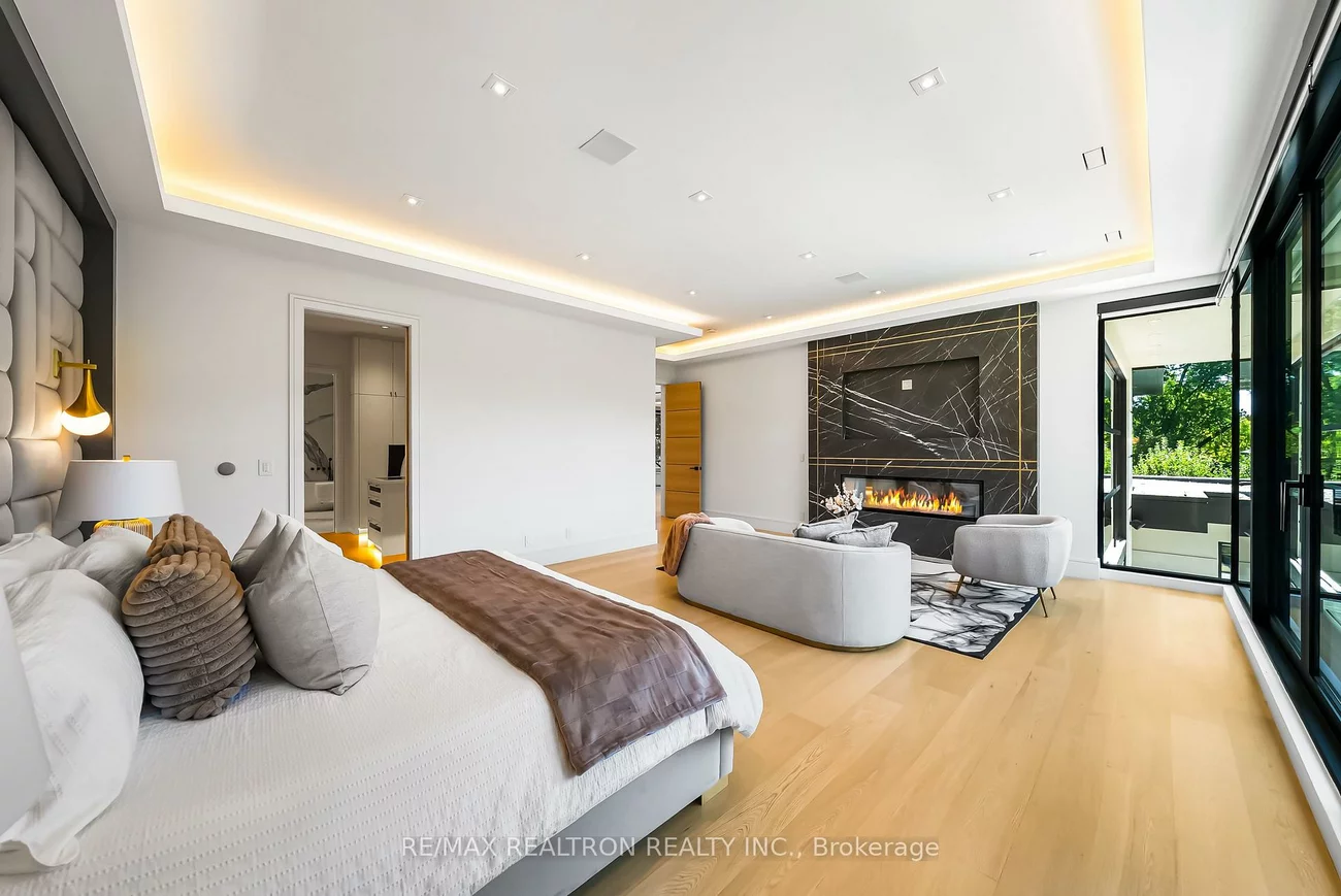32, Laureleaf, Bayview Glen, Markham