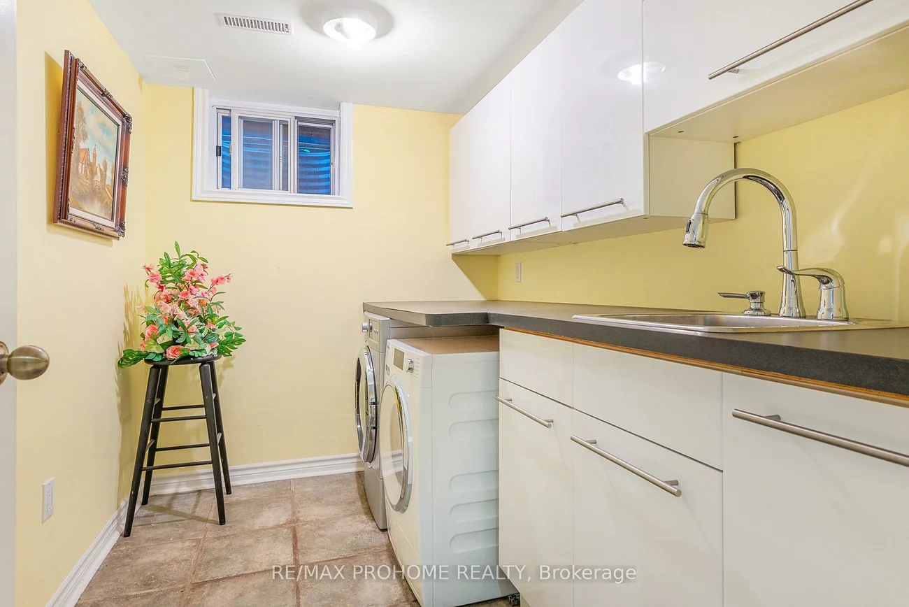 32, Sir Bedevere, Markham Village, Markham
