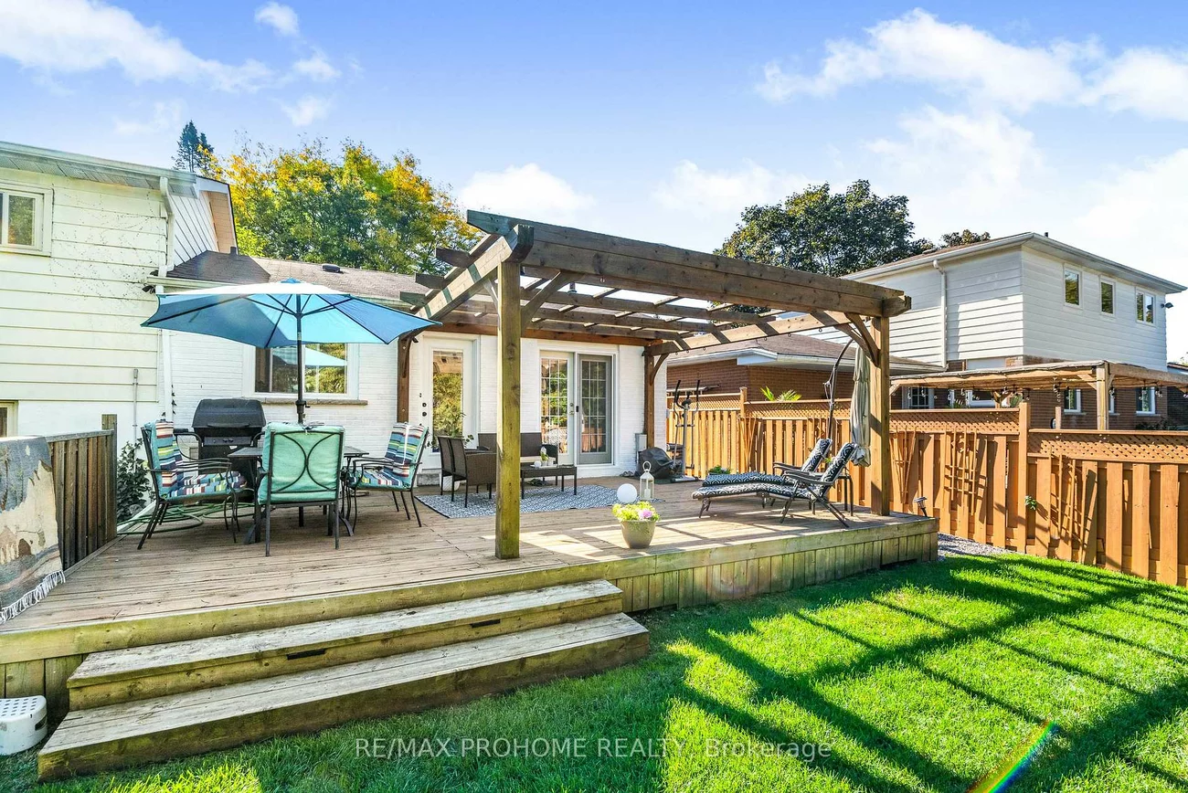 32, Sir Bedevere, Markham Village, Markham