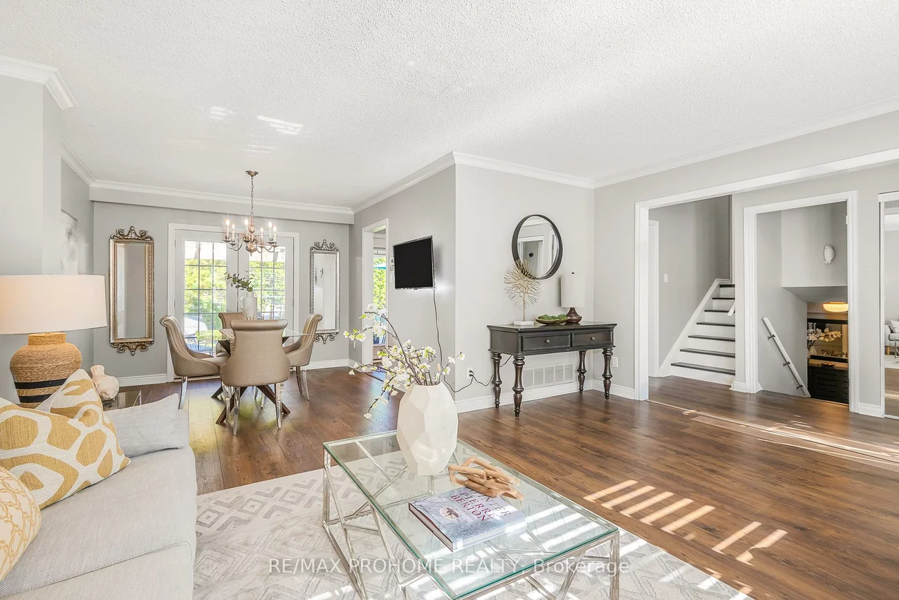 32, Sir Bedevere, Markham Village, Markham