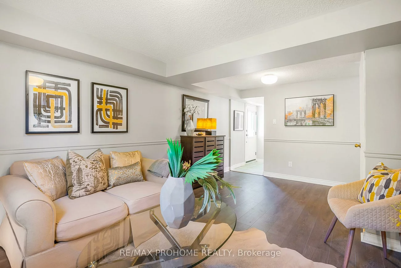 32, Sir Bedevere, Markham Village, Markham