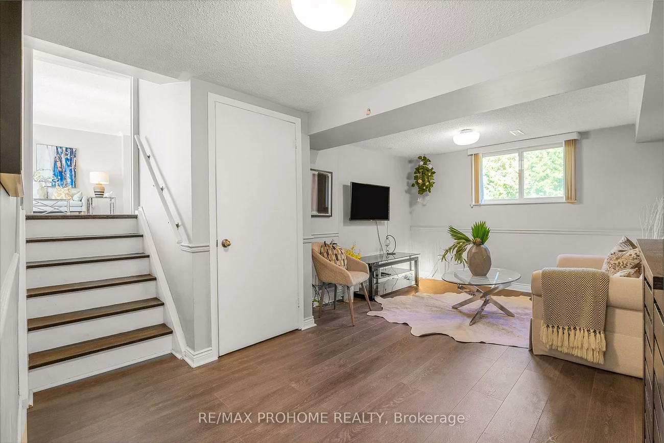 32, Sir Bedevere, Markham Village, Markham