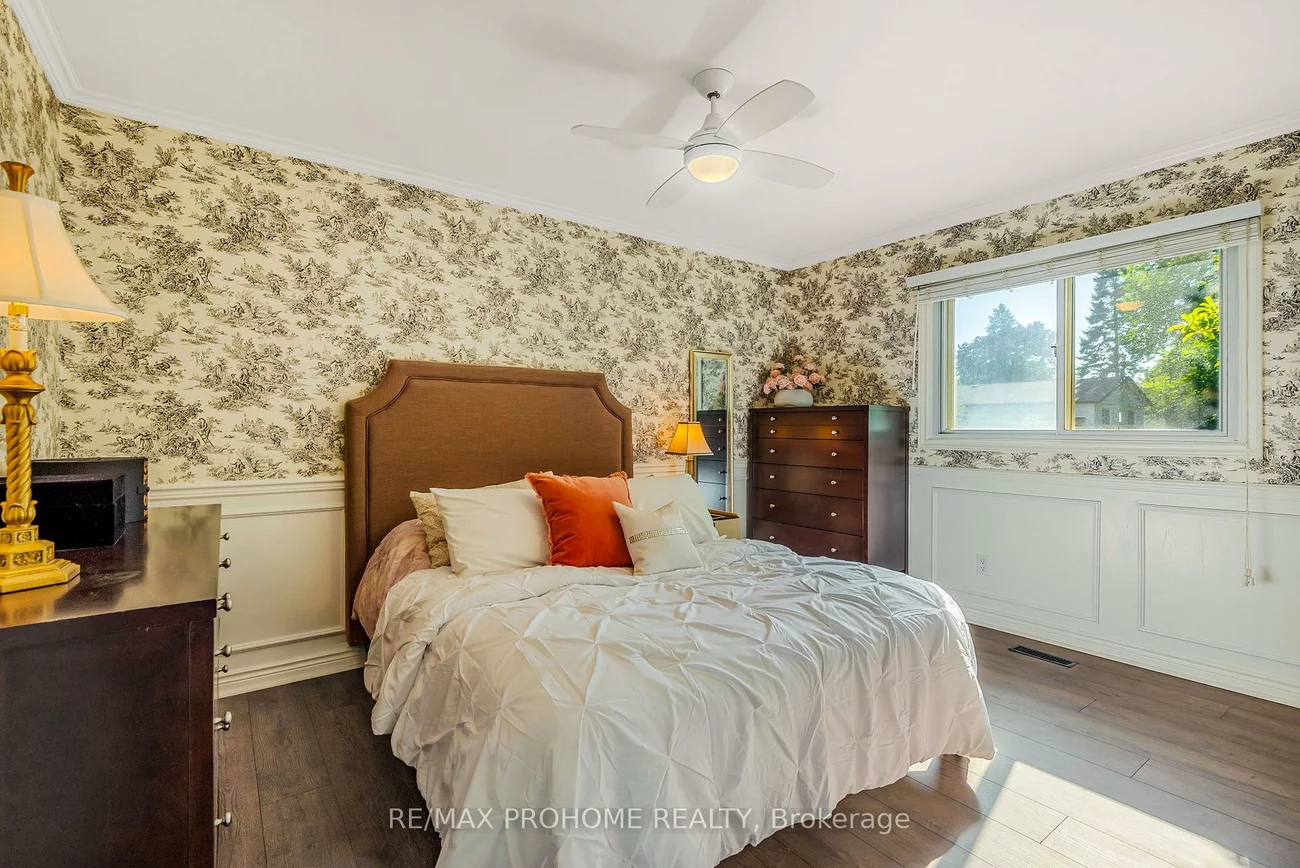 32, Sir Bedevere, Markham Village, Markham